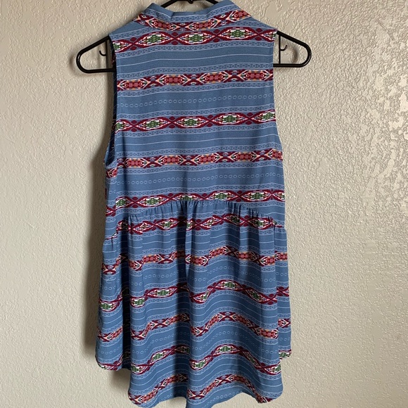 Button-Down Entro Tank - Picture 2 of 3